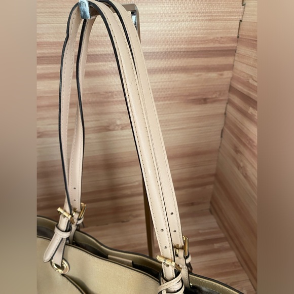 RARE Michael Kors Jet Set Item Medium - Picture 9 of 14